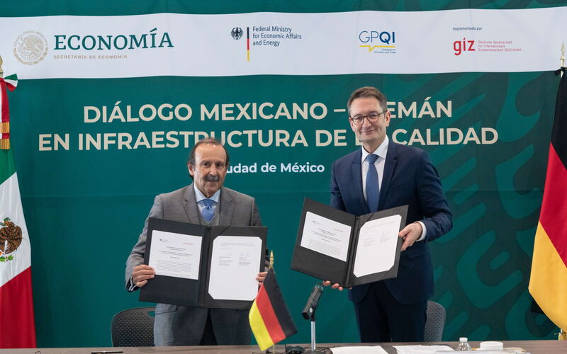 Jesús Cantú (SE) and Stefan Schnorr (BMWi) signed the Work Plan for 2022