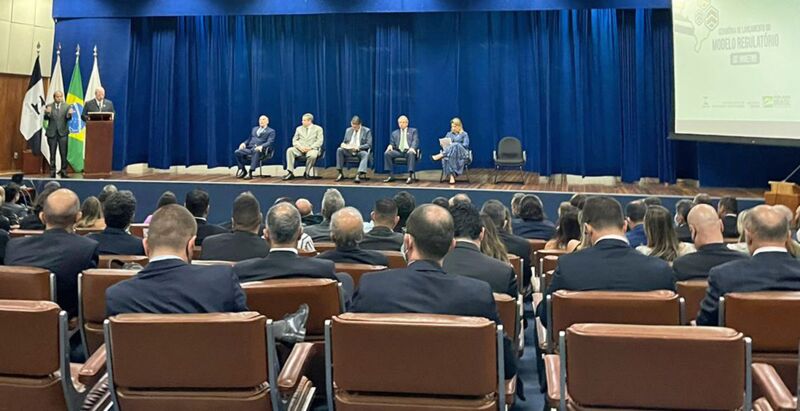 Picture of the launch event, with (from left to right) Inmetro's President, Marcos Heleno, Brazilian President Jair Bolsonaro. Brazilian Minister of Economy, Paulo Guedes..